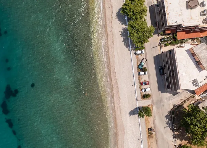 Flat On The Sea פורוס